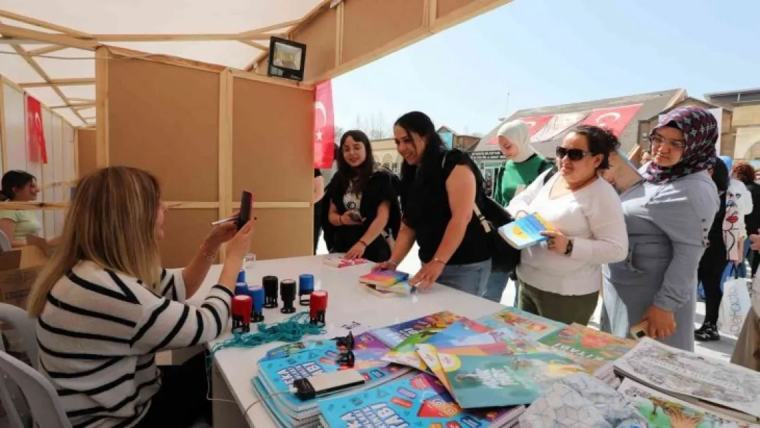 Bircan Yıldırım, Kitap Fuarında Okurlarıyla buluştu