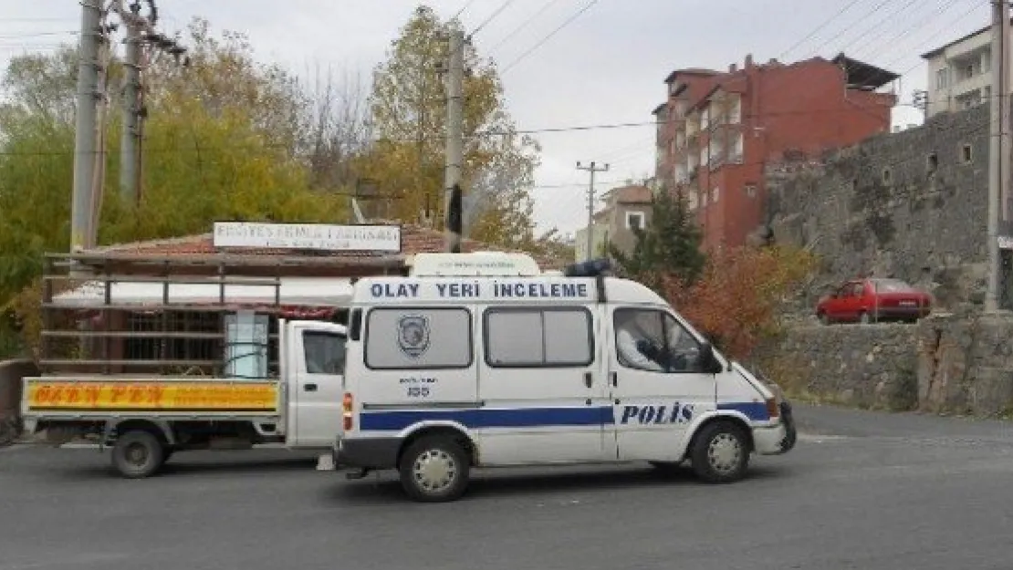 Boşandığı Eşini Bıçaklayarak Öldürdü 