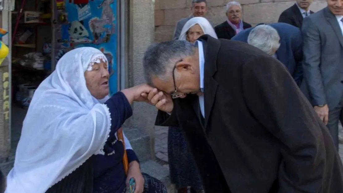 Büyükkılıç: 'Yaşlılarımız sadece saygı değil, sevgiye de layıktır'