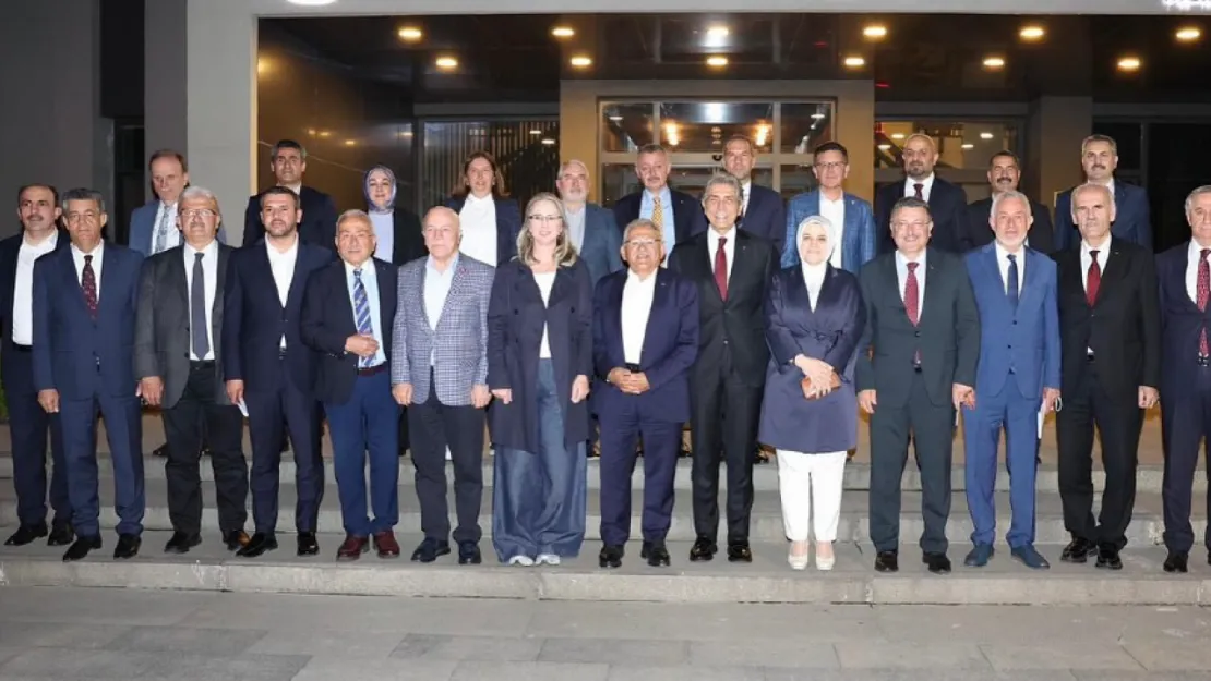 Büyükkılıç, Ak Parti Yerel Yönetimler toplantısına katıldı
