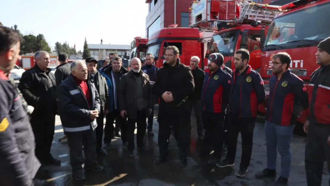 Büyükkılıç, deprem bölgesinde itfaiye erlerini ziyaret etti