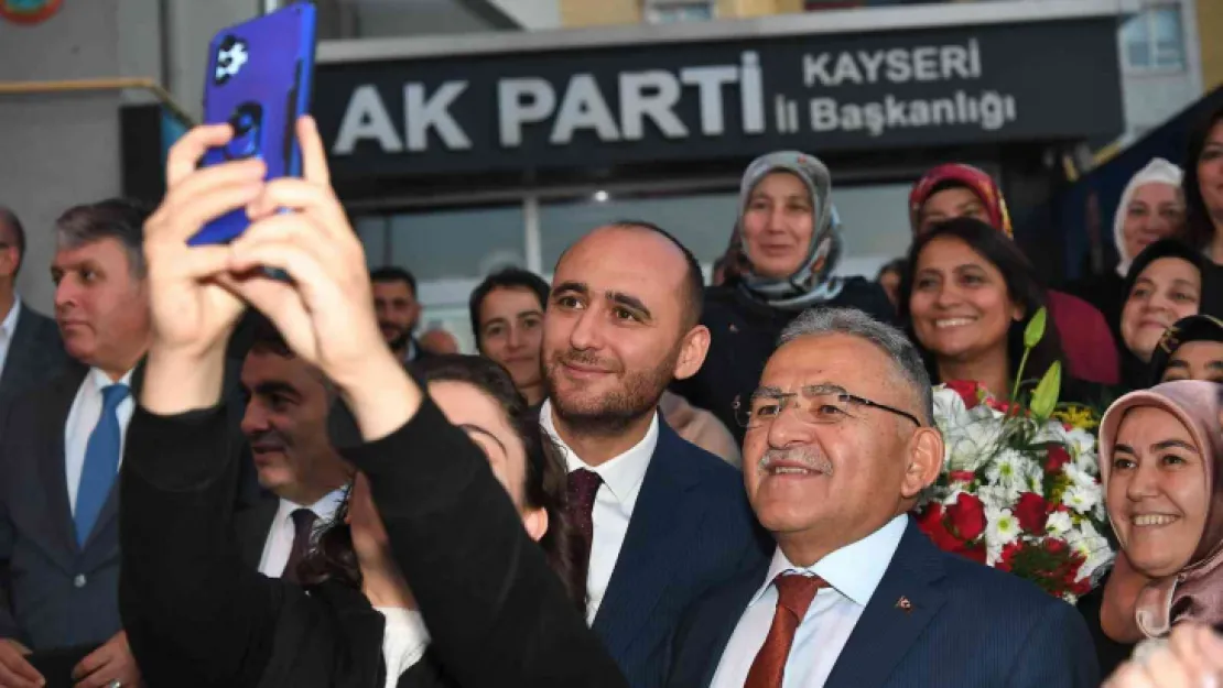 Büyükkılıç, Kurtulmuş ile birlikte AK Parti İl Teşkilatıyla buluştu