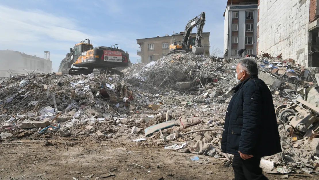 Büyükkılıç'tan 6 Şubat mesajı: 'Ekiplerimiz yaşamı kolaylaştırmak için canla başla çalıştı'