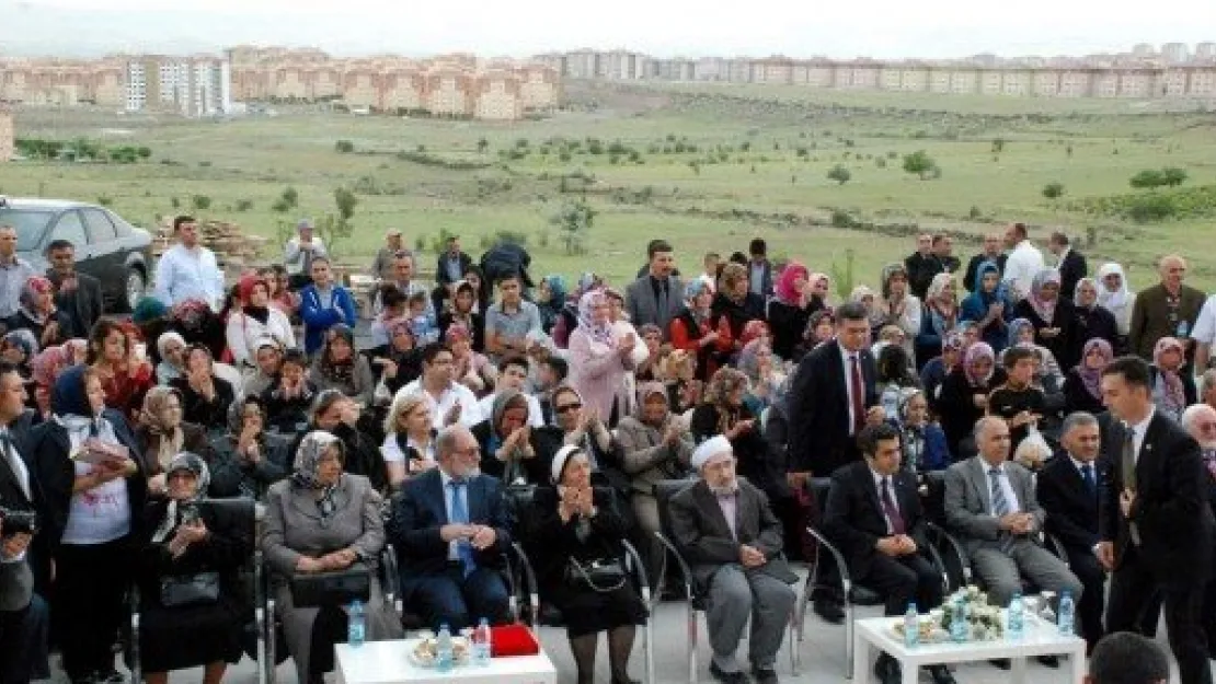 Büyükkılıç, TOKİ'de ki Çalışmaları Denetledi