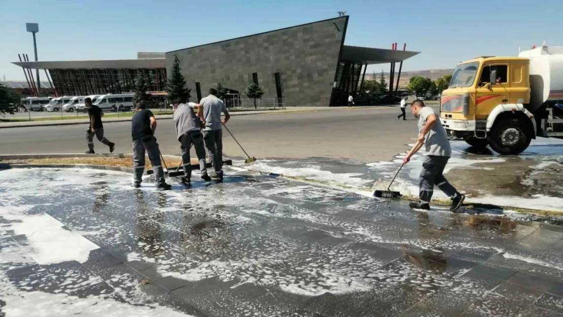 Otobüs Terminali'nde köklü temizlik