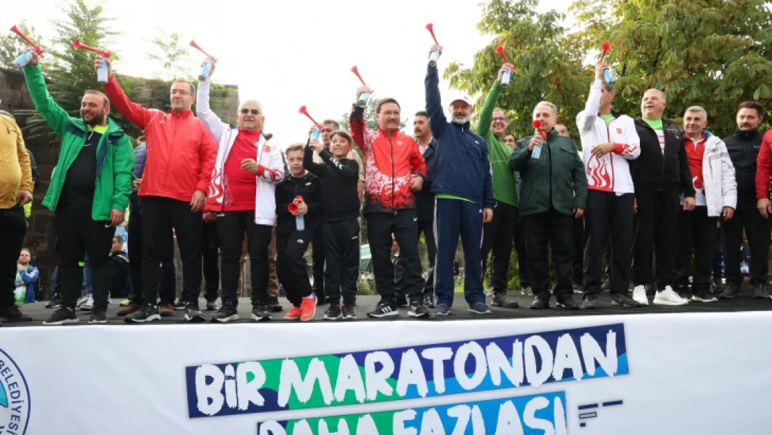 Büyükşehir'in 3'üncü uluslararası Kayseri Yarı Maratonu'nda heyecan başladı