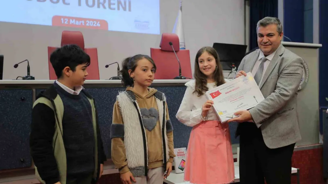 Büyükşehir'in İstiklal Marşı Okuma Yarışması ödül töreni gerçekleştirildi