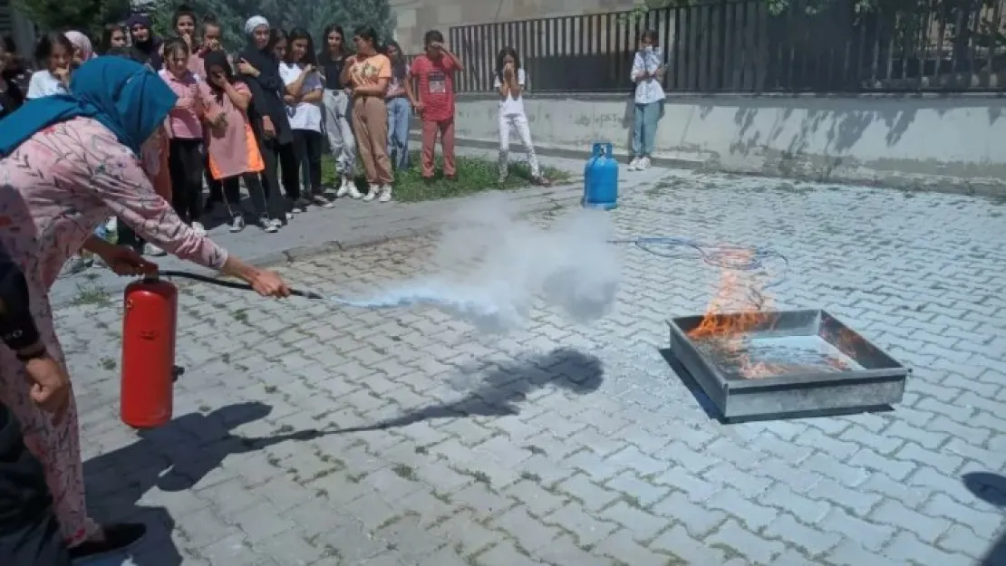 Büyükşehir İtfaiyesi'nden KAYMEK kursiyerlerine 'yangın eğitimi ve semineri'