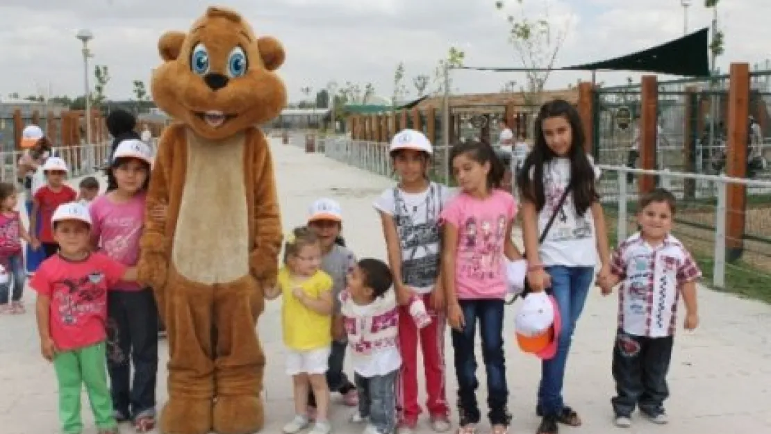BÜYÜKŞEHİR'DEN ÖĞRENCİLERE HARİKA HEDİYE