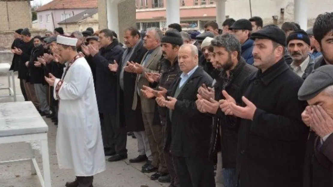 Cengiz Akyıldız İçin Pınarbaşı'da Gıyabi Cenaze Namazı Kılındı 