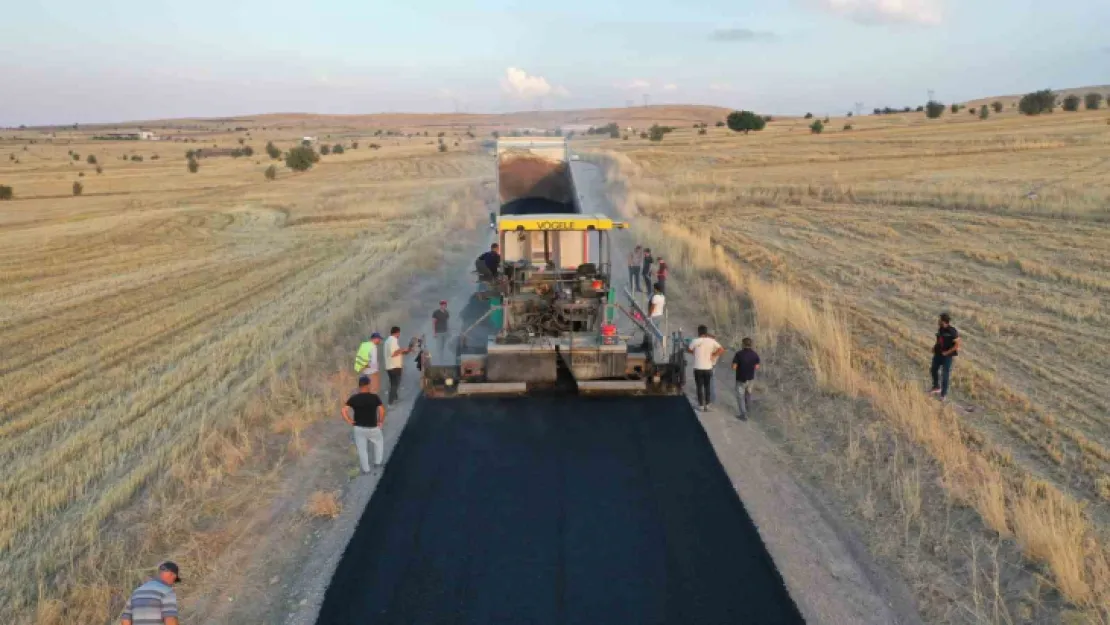 Çevril - Taşhan Arasındaki Yolda Asfalt Çalışması Başladı