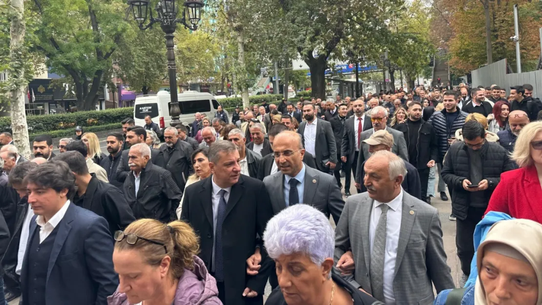 CHP'li vekil Genç, Milli Eğitim Bakanlığı'na yürüdü