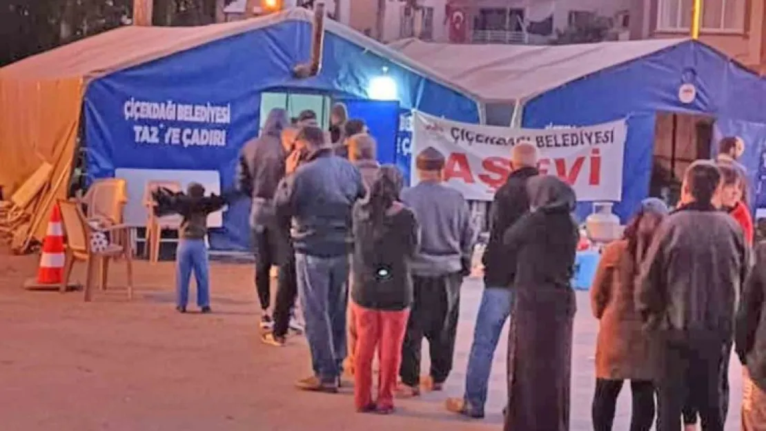 Çiçekdağı Belediyesi depremzedelere yardım faaliyetini sürdürüyor