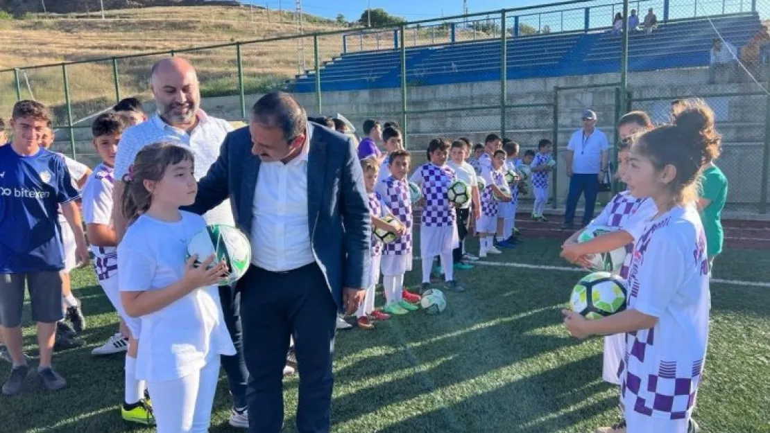 Çiçekdağı ilçesinde yaz futbol okulu başladı