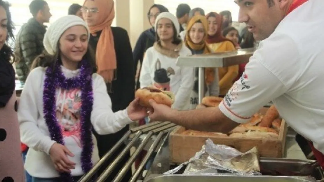 Çocuk Yuvasında Kalan Öğrencilere Melikşah'tan Festival 