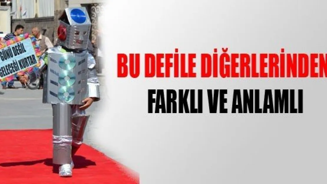 Çocuklardan Anlamlı Defile