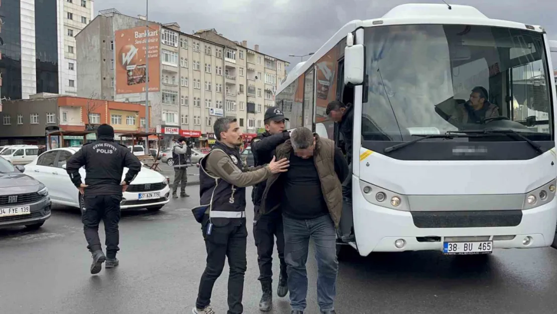 Çökertilen 17 kişilik suç örgütü adliyede