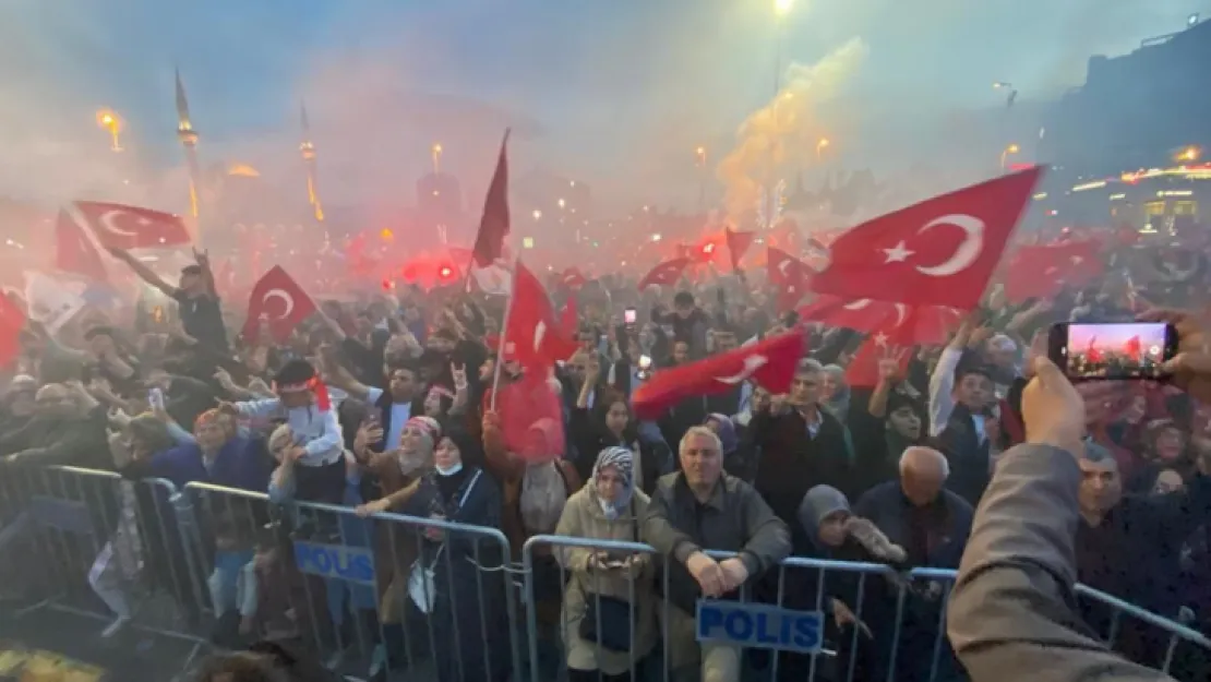 Seçim Zaferi Coşkuyla Kutlandı