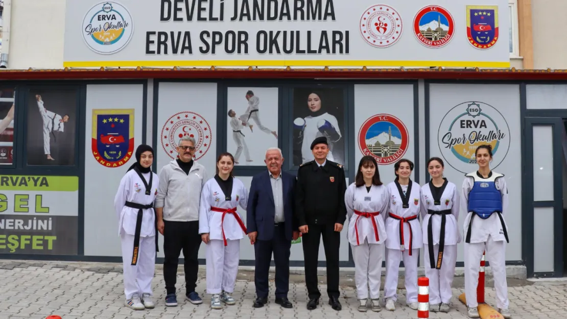 Dedebağı, ErVa sporcuları ve antrenörleri ile bir araya geldi