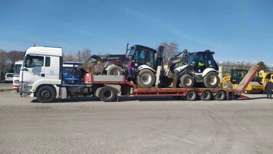 Deprem bölgesine 10 konteyner ev ve 2 iş makinesi kepçe daha