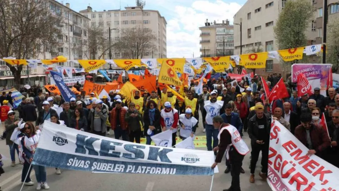 Deprem felaketinden dolayı davulsuz zurnasız 1 Mayıs kutlandı