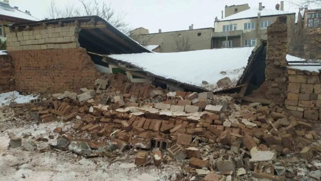 Deprem Sivas'ta hasara neden oldu