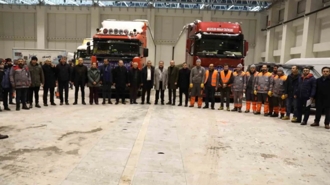 Deprem yardımları için Kayseri 1. OSB Fuar Alanında Yardım Koordinasyon Merkezi kuruldu