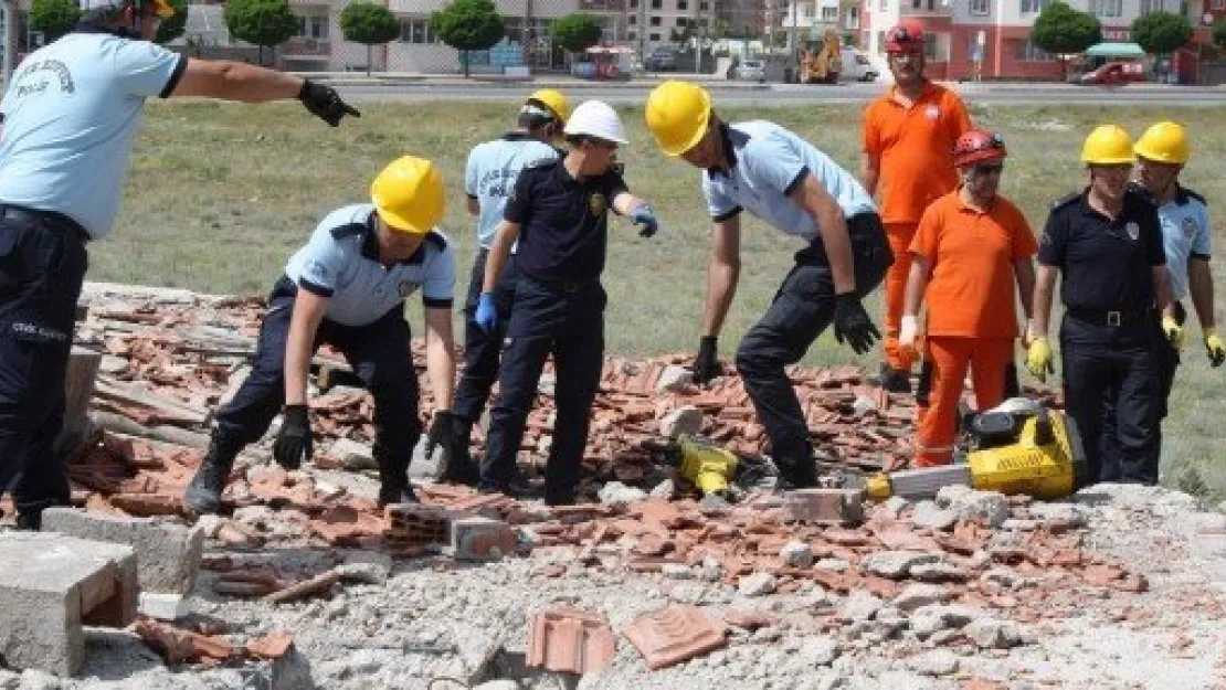 Deprem Tatbikatı Gerçeğini Aratmadı