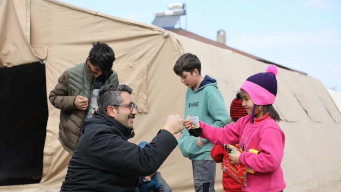 Depremin vurduğu Ericek'te yaralar sarılıyor