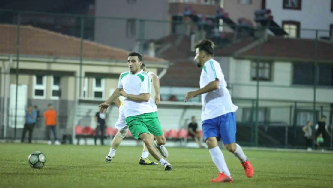 Develi'de kurumlar arası futbol turnuvasına yoğun ilgi