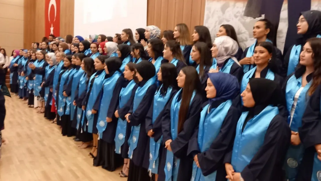 Develi Hüseyin Şahin MYO'da mezuniyet ve Şed Bağlama töreni düzenlendi
