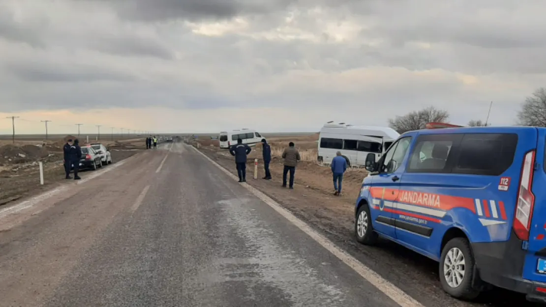 Develi yol ayrımında kaza: 9 yaralı