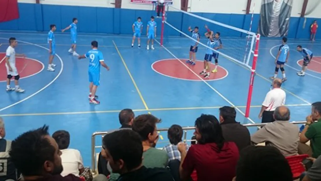 Develi'de voleybol turnuvası düzenledi