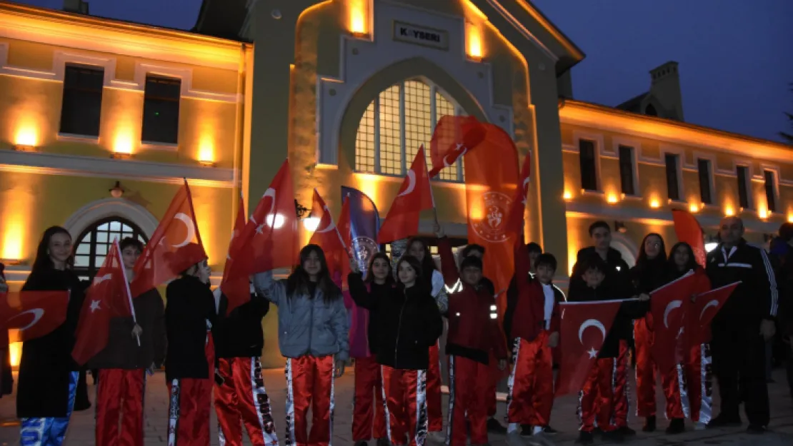 Doğu Ekspresi'yle Sarıkamış'a giden Bakan Kasapoğlu, Kayseri'de mola verdi