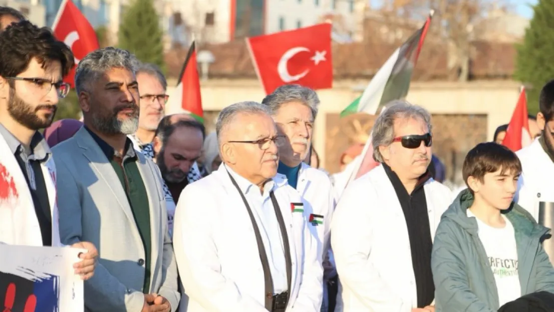 Doktor Başkan, Doktorlarla Beraber İsrail'i Protesto Etti