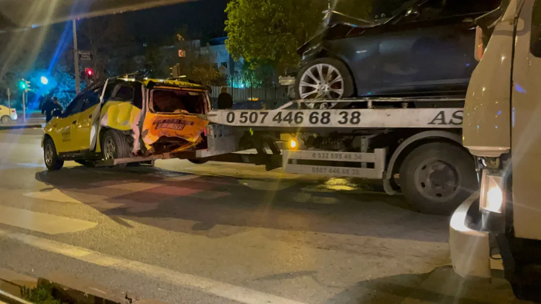 Dört aracın karıştığı trafik kazasında 5 kişi yaralandı