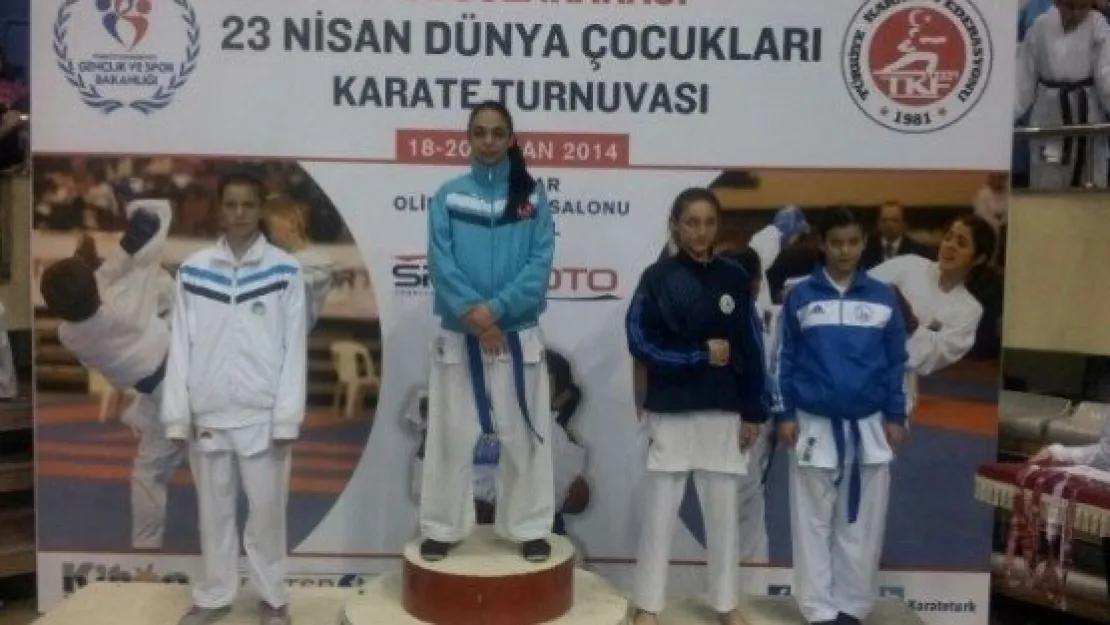 Dünya Çocukları Karate Turnuvasında Şampiyon Gülbahar Gözütok Oldu 