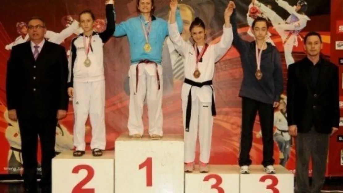 Duygu Özyahni Genç Bayanlar Türkiye Taekwondo Şampiyonu 