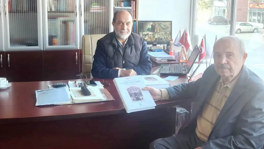 Eğitim emektarı Yusuf Özmerdivenli'nin Kayseri Lisesi Tarihi kitabına yoğun ilgi