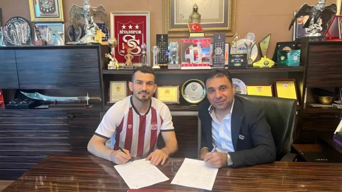 Emrah Başsan Sivasspor'a imzayı attı