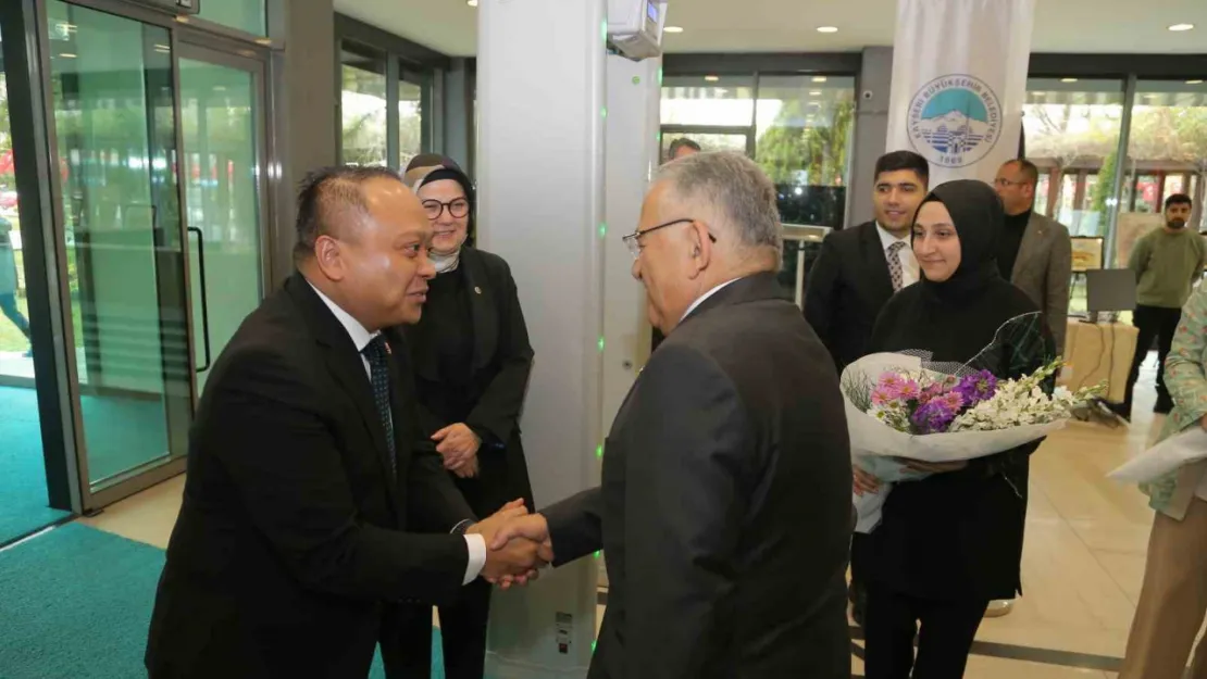 Endonezya Büyükelçisi Purnama'dan Başkan Büyükkılıç'a ziyaret