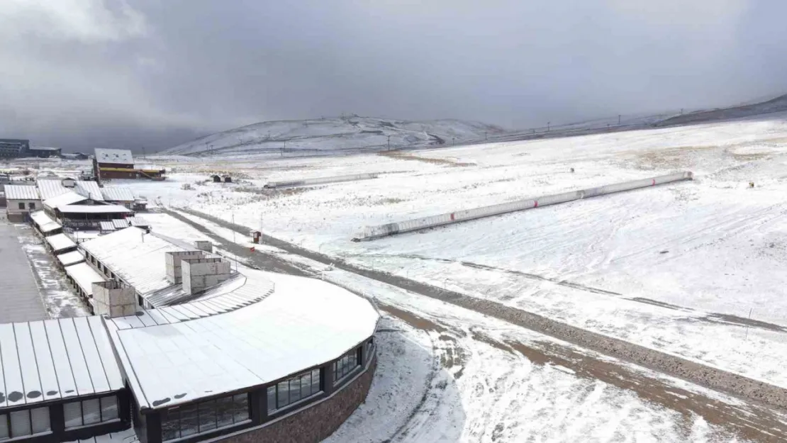 Erciyes beyazlara büründü