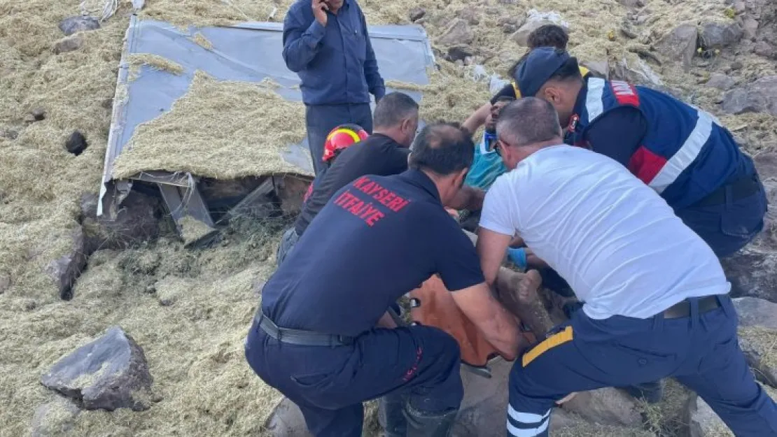 Erciyes-Develi yolunda meydana gelen trafik kazasında 3 kişi hayatını kaybetti.