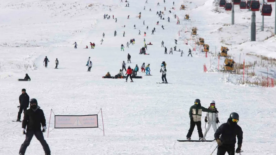 Erciyes'e hafta sonu ziyaretçi akını