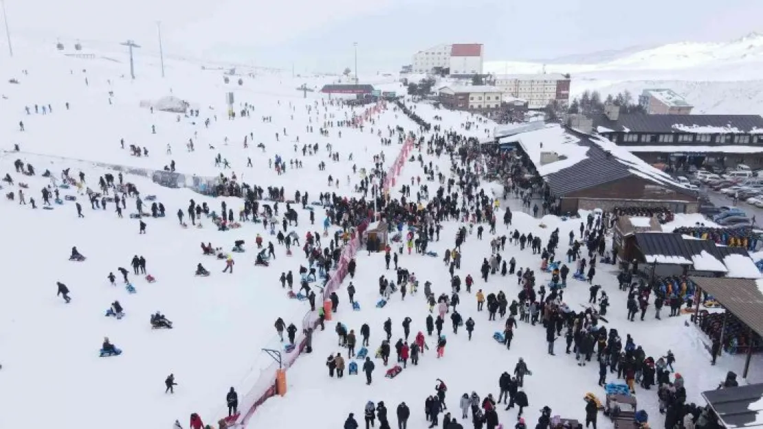 Erciyes'e ziyaretçi akını, hafta sonunda 85 bin kişi ziyaret etti