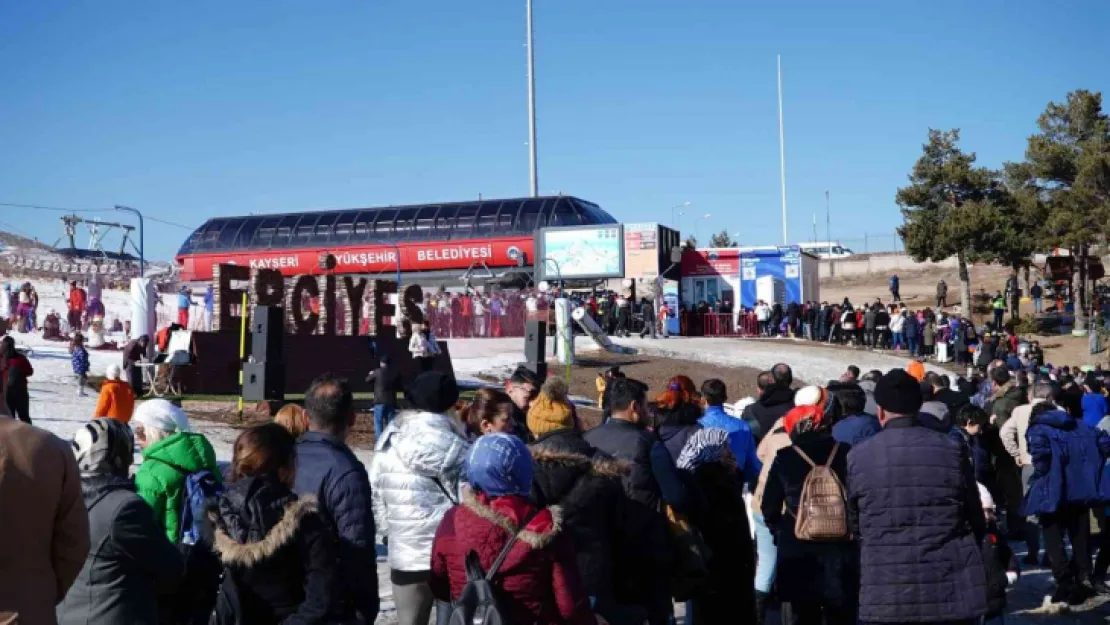 Erciyes'te hafta sonu 'iğne atsan yere düşmüyor'