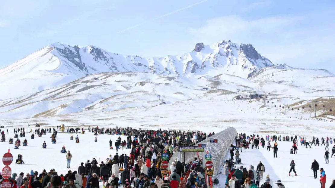 Erciyes hafta sonu 70 bin ziyaretçi ağırladı