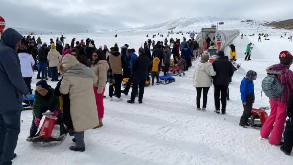 Erciyes hafta sonu turist akınına uğradı