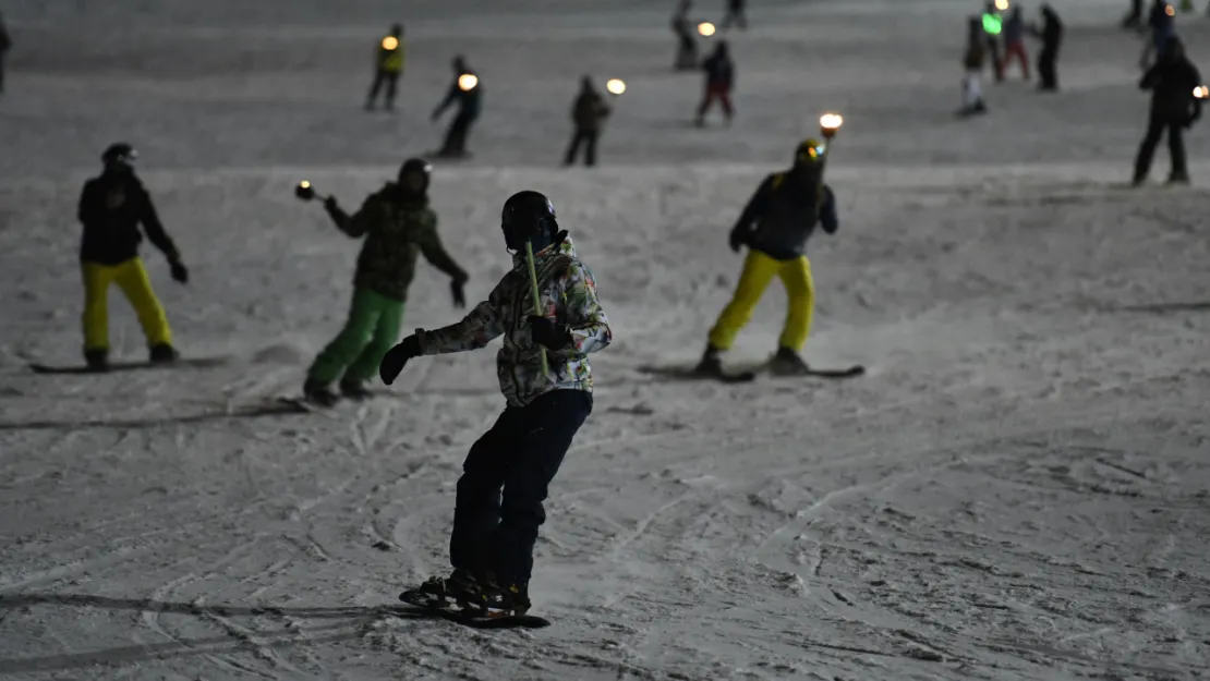 Erciyes Kayak Merkezi'nde Gece Kayağı Keyfi