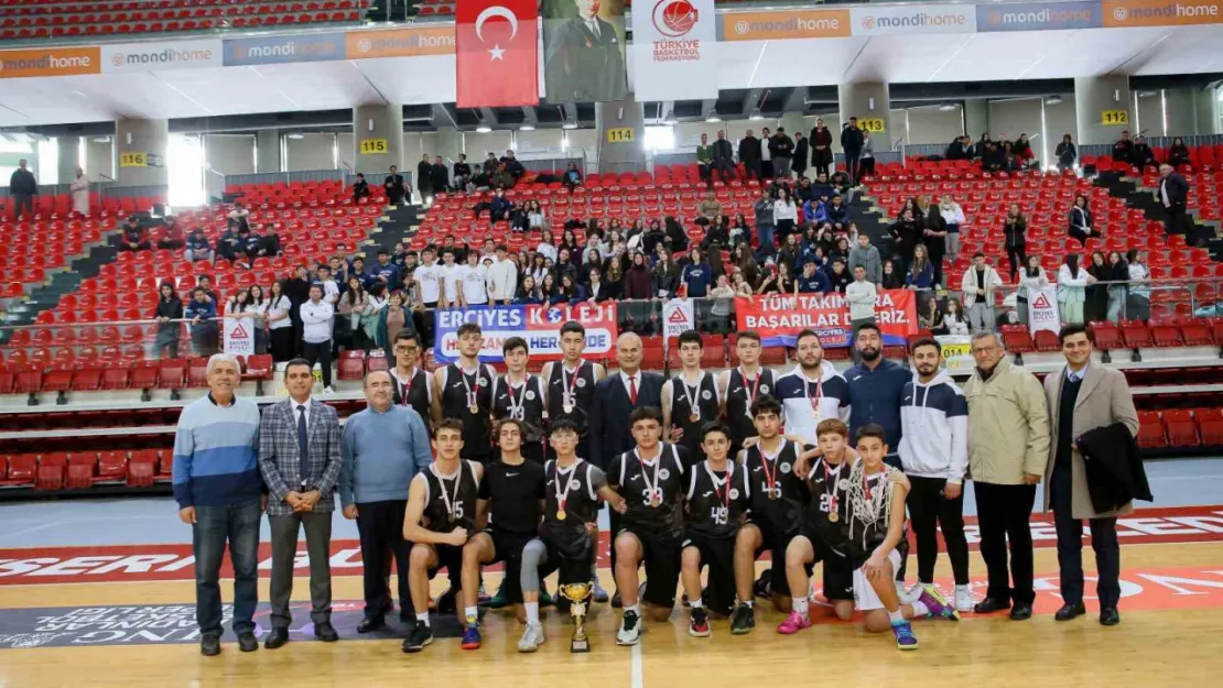 Erciyes Koleji basketbol takımı 6.kez şampiyon oldu